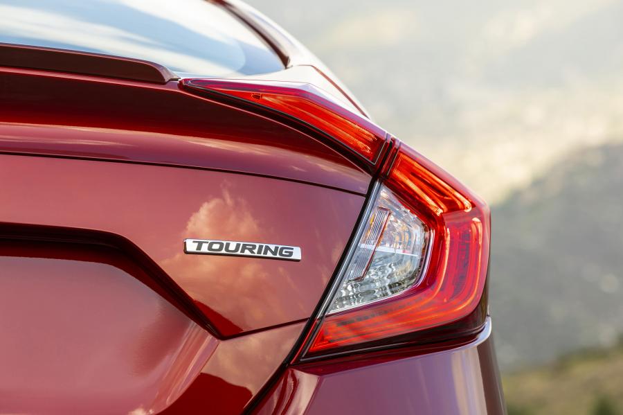 Детали экстерьера Honda Civic Sedan (FC) 2018 года  (NA) (фото 41 из 51)